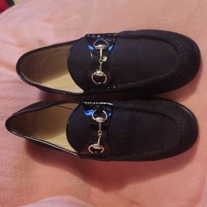 Black size 7 women's Gucci loafers